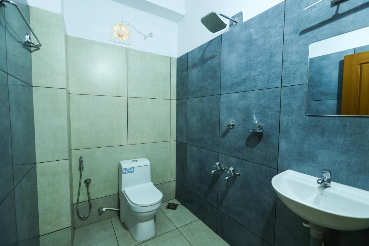 Aldora Airport Residency Hotell Nedumbassery Exteriör bild