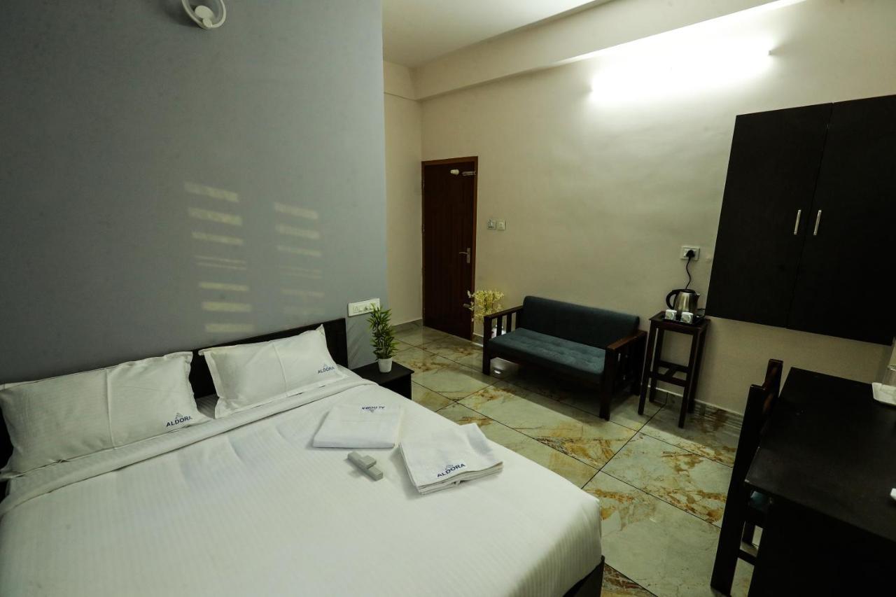 Aldora Airport Residency Hotell Nedumbassery Exteriör bild