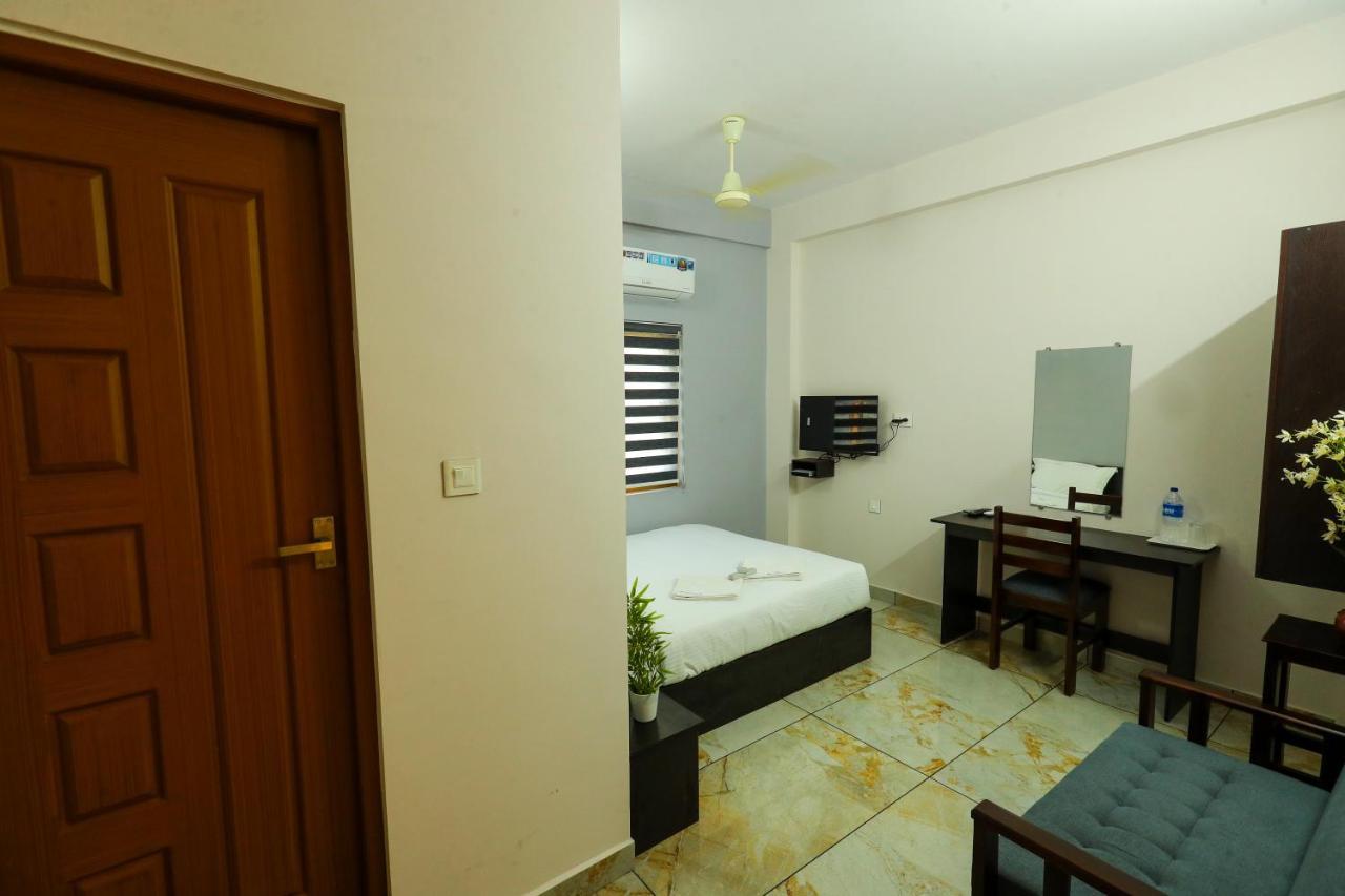 Aldora Airport Residency Hotell Nedumbassery Exteriör bild